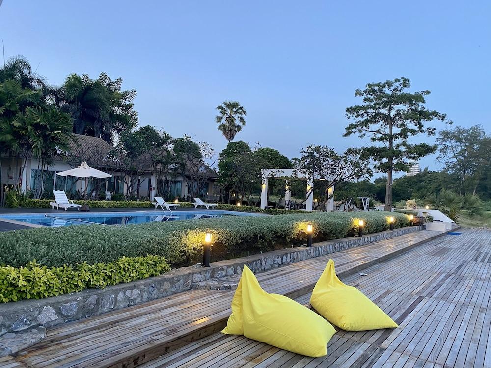 Chez Nous Boutique Resort Haad Chao Samran Exterior foto